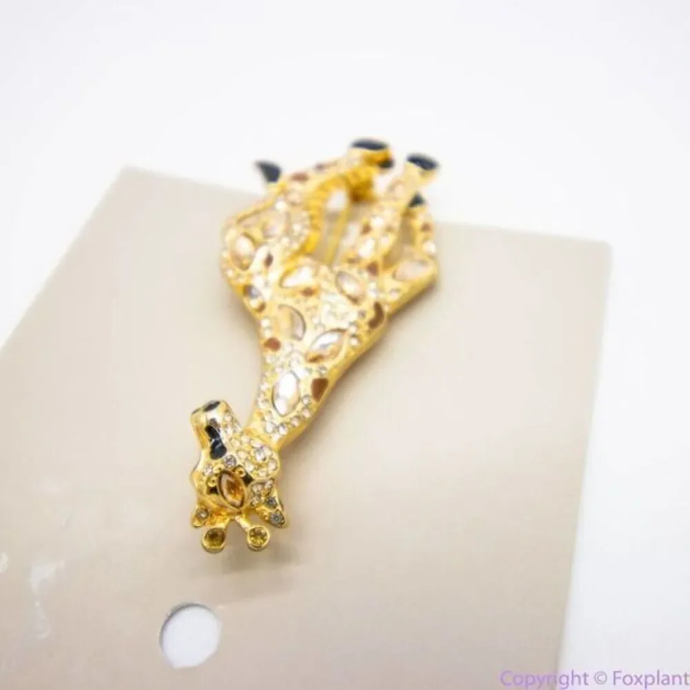 NEW Chico's giraffe brooch pin, color:‎ gold, black